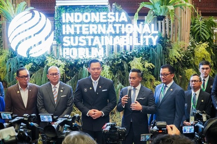 Menko AHY memberikan keterangan di acara IISF 2025