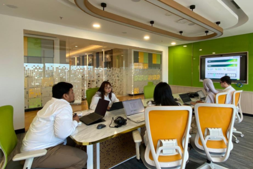 Sustainability dan ESG (Environmental, Social, Governance) kini telah bertransformasi menjadi instrumen manajemen risiko, strategi pertumbuhan, dan kepercayaan pasar.