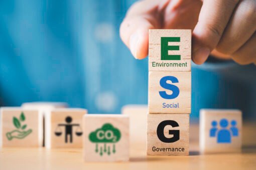ESG atau Environmental, Social, & Governance adalah kerangka kerja yang digunakan untuk mengukur dampak lingkungan (Environmental), sosial (Social), dan tata kelola perusahaan (Governance) dalam kinerja dan pengambilan keputusan bisnis.