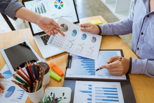 Social Impact Assessment (SIA) adalah proses sistematis untuk menganalisis, memantau, dan mengelola konsekuensi sosial dari suatu intervensi, proyek, atau kebijakan. Dampak tersebut dapat bersifat positif maupun negatif.