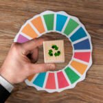 Life Cycle Assessment (LCA) adalah metode ilmiah untuk menilai dampak lingkungan suatu produk, proses, atau layanan secara menyeluruh, mulai dari ekstraksi bahan baku hingga tahap akhir masa pakai.