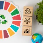 SDGs atau Sustainable Development Goals merupakan kerangka pembangunan global yang disepakati oleh seluruh negara anggota Perserikatan Bangsa-Bangsa (PBB) untuk mengakhiri kemiskinan, melindungi bumi, dan memastikan kesejahteraan bagi seluruh umat manusia pada tahun 2030. 17 Tujuan SDGs dan Pendekatan Terintegrasi.